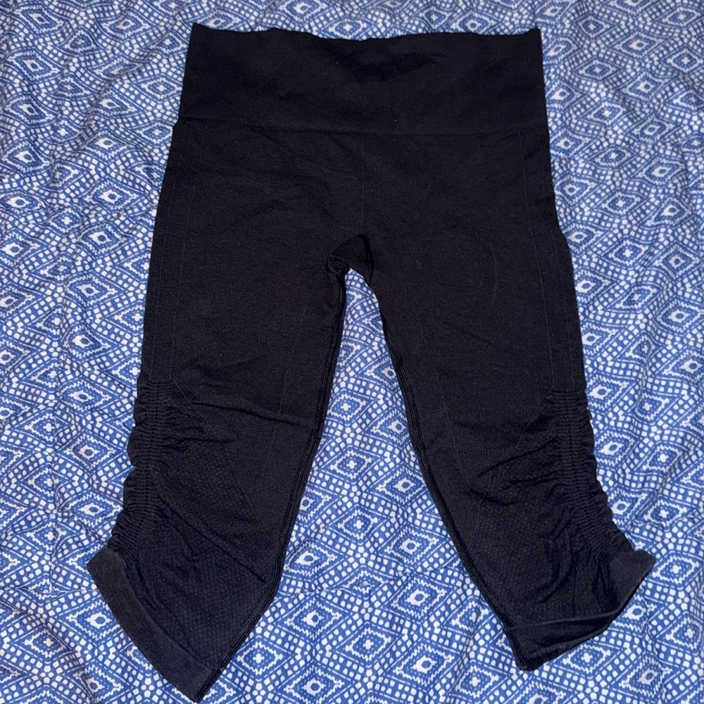 Lululemon In The Flow Scrunch Crop Leggings size 6 Gray